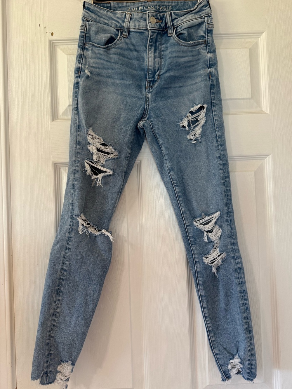 American Eagle Outfitters Distressed Light High-Rise Skinny Jeans Size 4 SHORT
